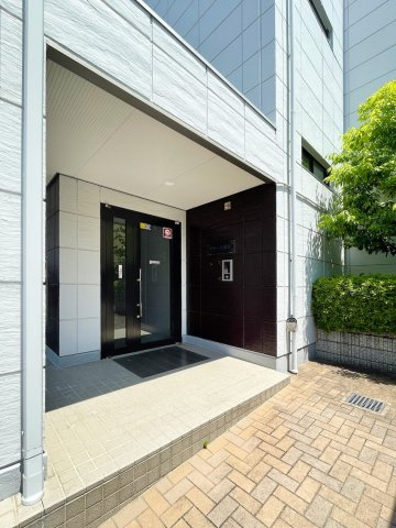 ボナール西宮のエントランス|明るい入口