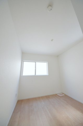 落合二丁目の洋室|全居室収納スペース有、お部屋が広く綺麗に使えます