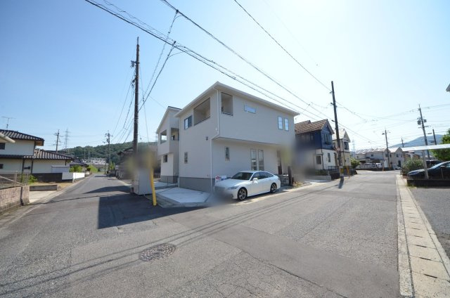 落合二丁目の前面道路含む現地写真|前面道路は交通量が少なく駐車楽々