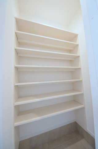 落合二丁目の収納|広いウォークインクローゼット