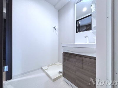 【独立洗面台】 | S-RESIDENCE名駅North | 独立洗面台、小物を置くことができて便利です