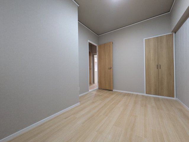 ユニハイム明石の洋室