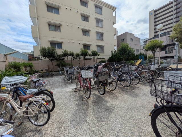 ユニハイム明石の駐輪場