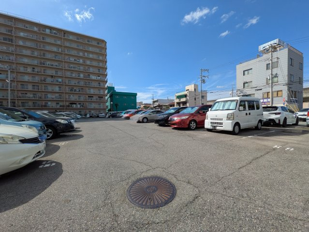 ユニハイム明石の駐車場