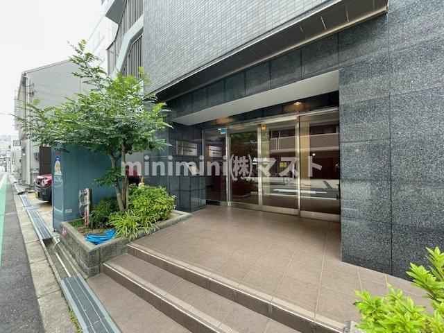 大阪市北区西天満３丁目の賃貸マンションのエントランス