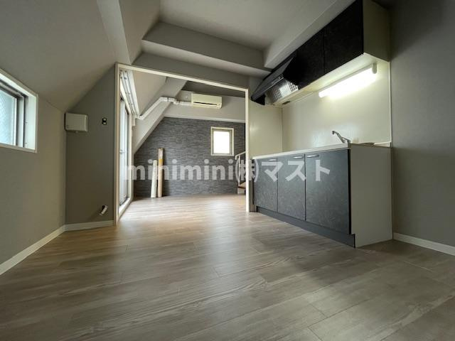 大阪市北区西天満３丁目の賃貸マンションの居間・リビング