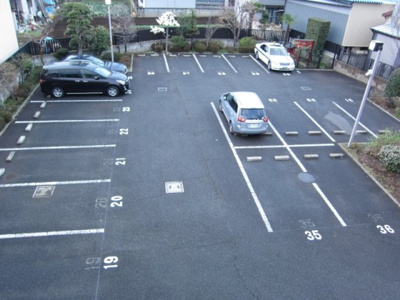 【駐車場】 | ウイル・アンクレール | 敷地奥にある駐車場