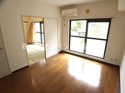 【居間・リビング】 | ファインコート3110（サイトー） | こちらのリビングで趣味の時間をお楽しみください