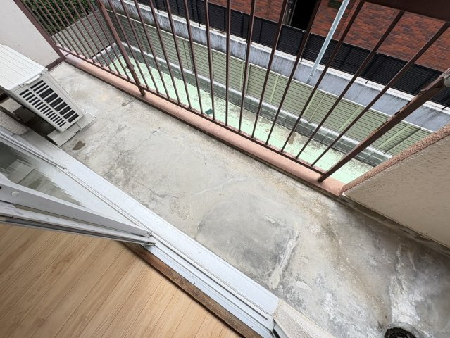 大建本八幡コーポのバルコニー