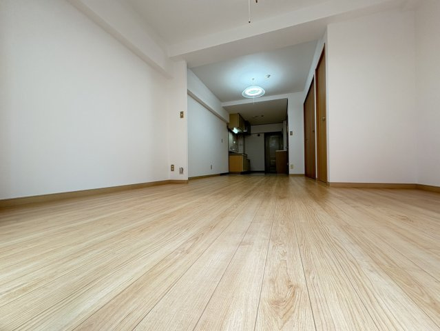 大建本八幡コーポの居間・リビング