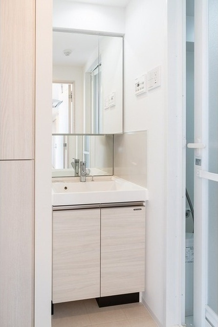 コンフォリア東葛西の洗面所