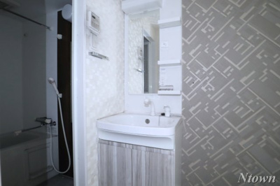 【独立洗面台】 | S-RESIDENCE名駅太閤 | 朝の支度にも助かる、独立の洗髪洗面化粧台