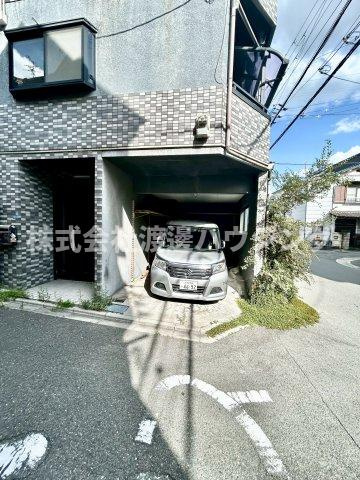 南寺方東通4丁目一戸建の駐車場|ハイルーフ車入ります。