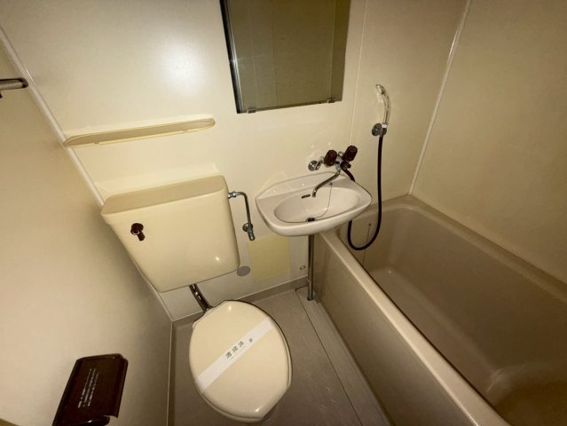 山口県下関　一棟の浴室