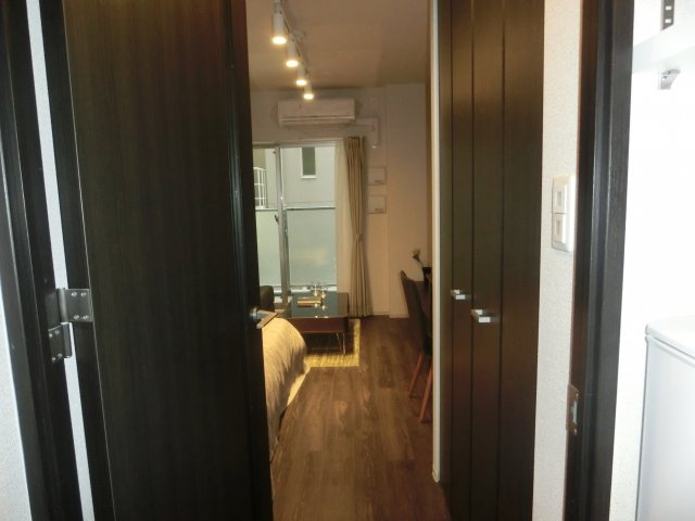 コンフォリア心斎橋EASTの玄関