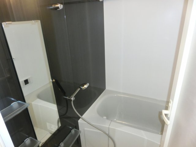 コンフォリア心斎橋EASTの浴室