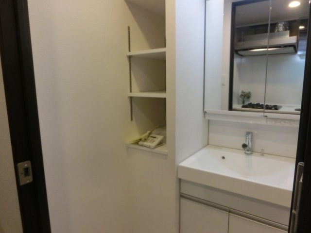 コンフォリア心斎橋EASTの洗面所