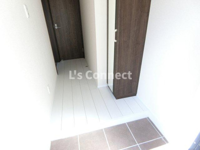 【玄関】 | Ellport | 背の高い下駄箱には鏡付きで身だしなみチェック。