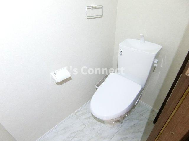 【トイレ】 | Ellport | 温水洗浄便座付きのトイレ。