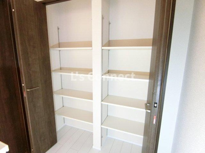 【設備】 | Ellport | 廊下にも収納付き。