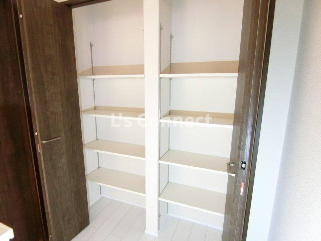 【設備】 | Ellport | 廊下にも収納付き。