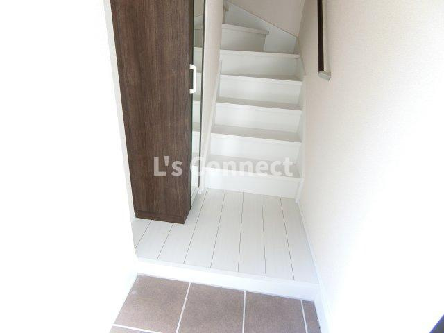 【玄関】 | Ellport | 背の高い下駄箱には鏡付きで身だしなみチェック。