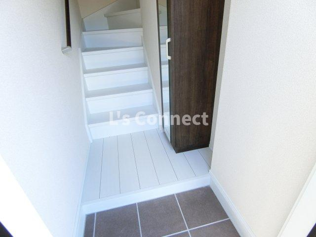 【玄関】 | Ellport | 背の高い下駄箱には鏡付きで身だしなみチェック。