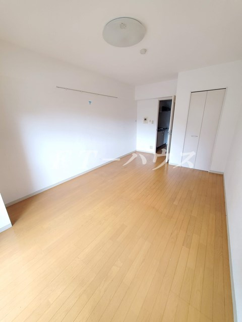 Ｆコスモ新検見川の居間・リビング