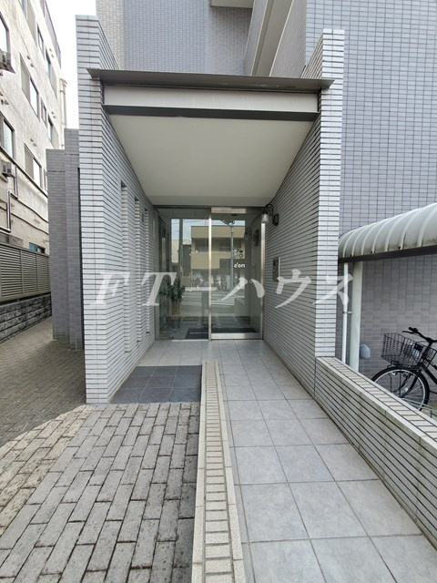 Ｆコスモ新検見川のエントランス