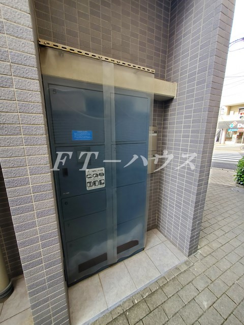 Ｆコスモ新検見川のエントランス