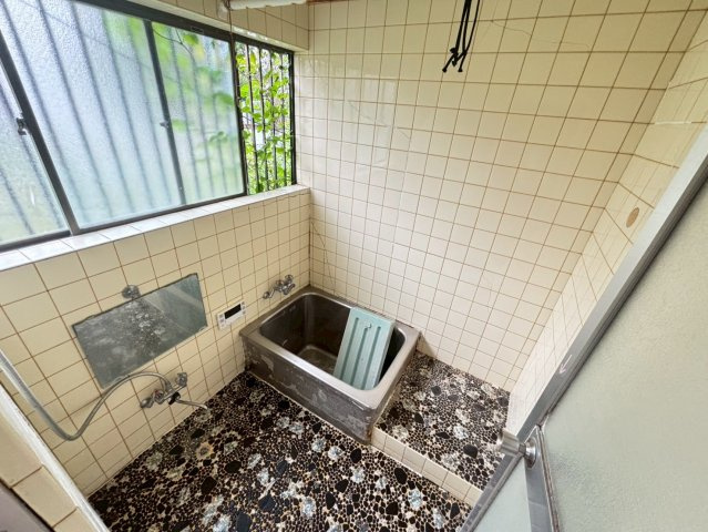 勝浦市部原　中古戸建の浴室