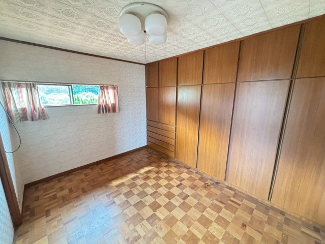 勝浦市部原　中古戸建の洋室