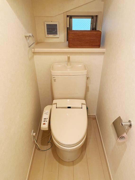 下作延戸建のトイレ