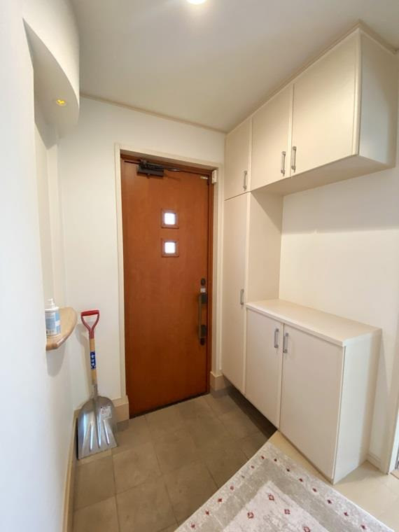 下作延戸建の玄関