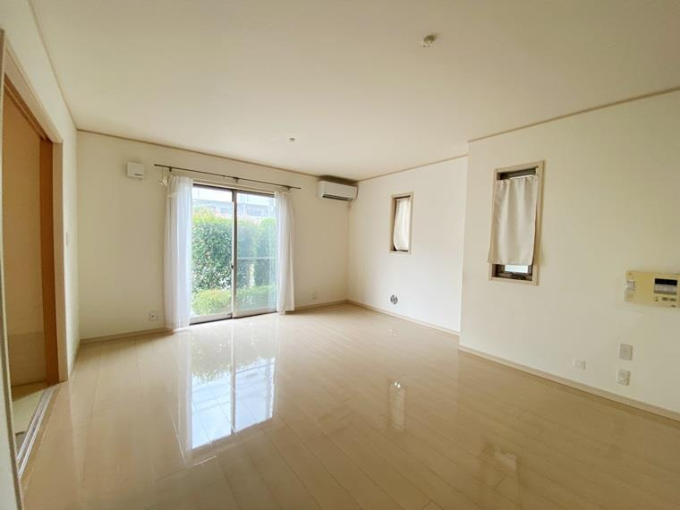 下作延戸建の居間・リビング