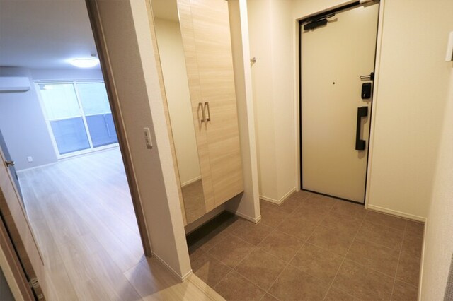 【玄関】 | PREMILIFE都町18 | 203　玄関