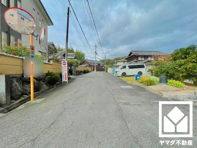 大津市石居１丁目の前面道路含む現地写真