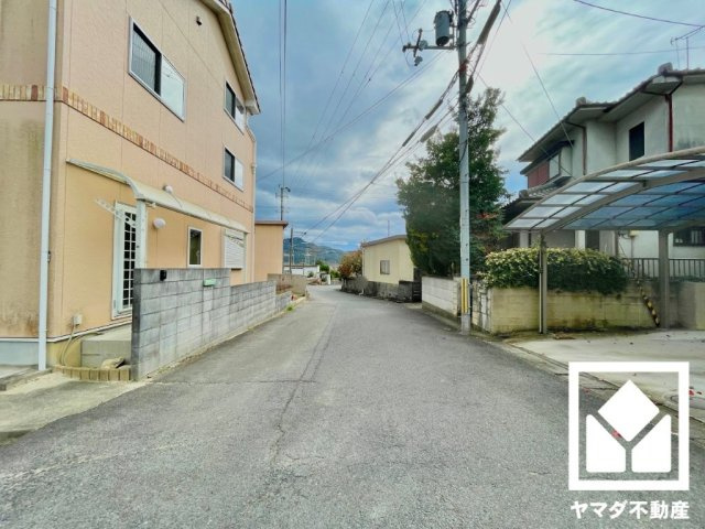 大津市石居１丁目の前面道路含む現地写真