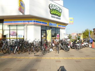 ミニストップ新ガーデン八潮店まで400ｍ