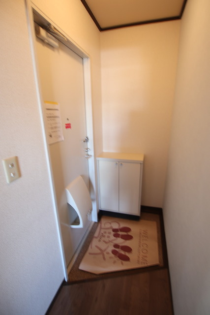 玄関　下駄箱ございます