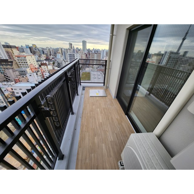 コスモグラシア三ノ輪のバルコニー