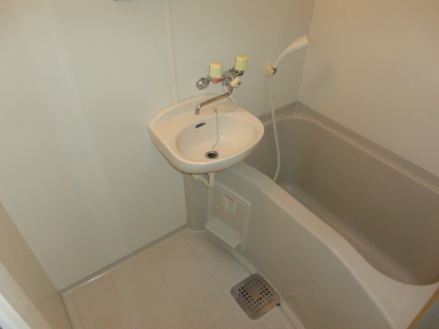 タクティ三郷町の浴室