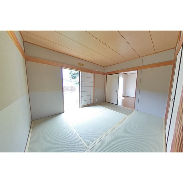 岐阜市岩井の一戸建ての居間・リビング|和室