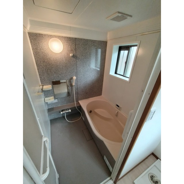 岐阜市岩井の一戸建ての浴室