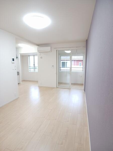 ポライトリーＢの居間・リビング