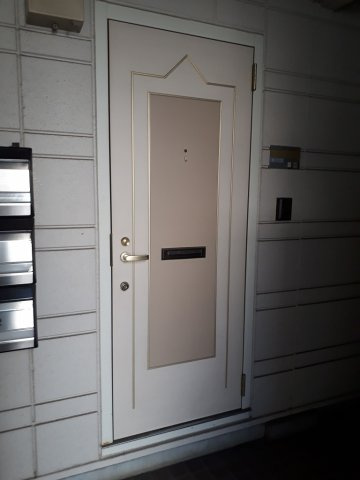 エクセリア本郷の玄関