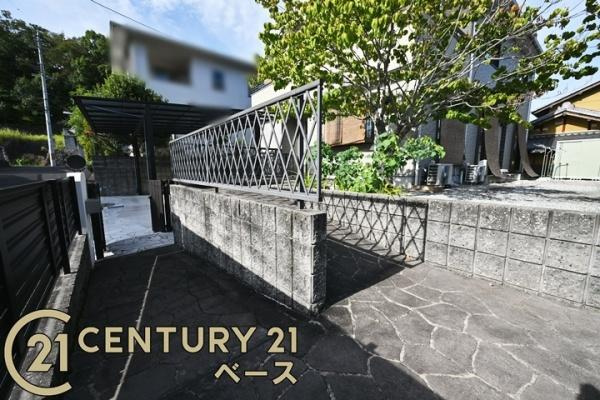 生駒郡三郷町立野南３丁目　一戸建のその他|■現地撮影写真■玄関までスロープがありバリアフリーな暮らしが叶います！