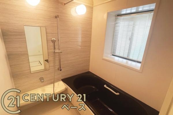 生駒郡三郷町立野南３丁目　一戸建の浴室|■現地撮影写真■ゆったり１坪サイズ！足を伸ばしての入浴は疲れも癒してくれます！