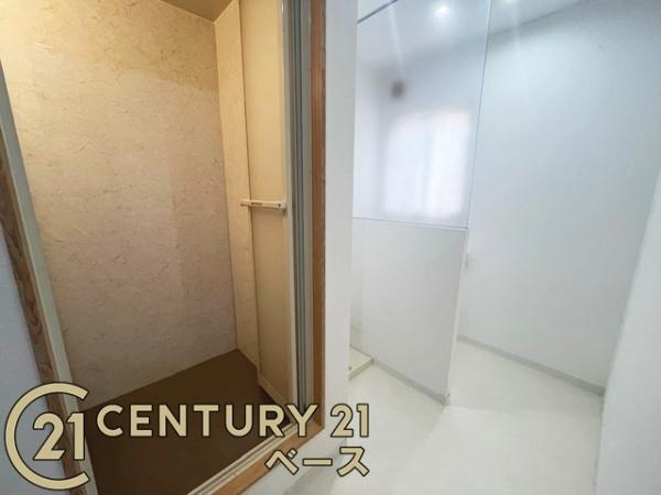 生駒郡三郷町立野南３丁目　一戸建の内装|■現地撮影写真■2階洗面室、清潔感溢れる明るい洗面室です！