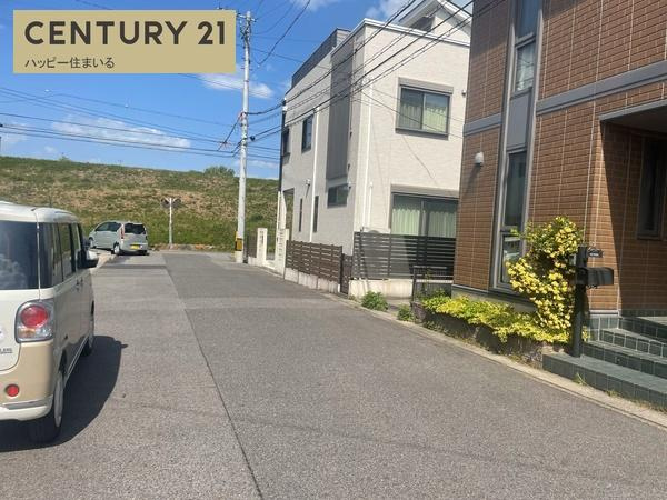 岡崎市青木町の売地の前面道路含む現地写真